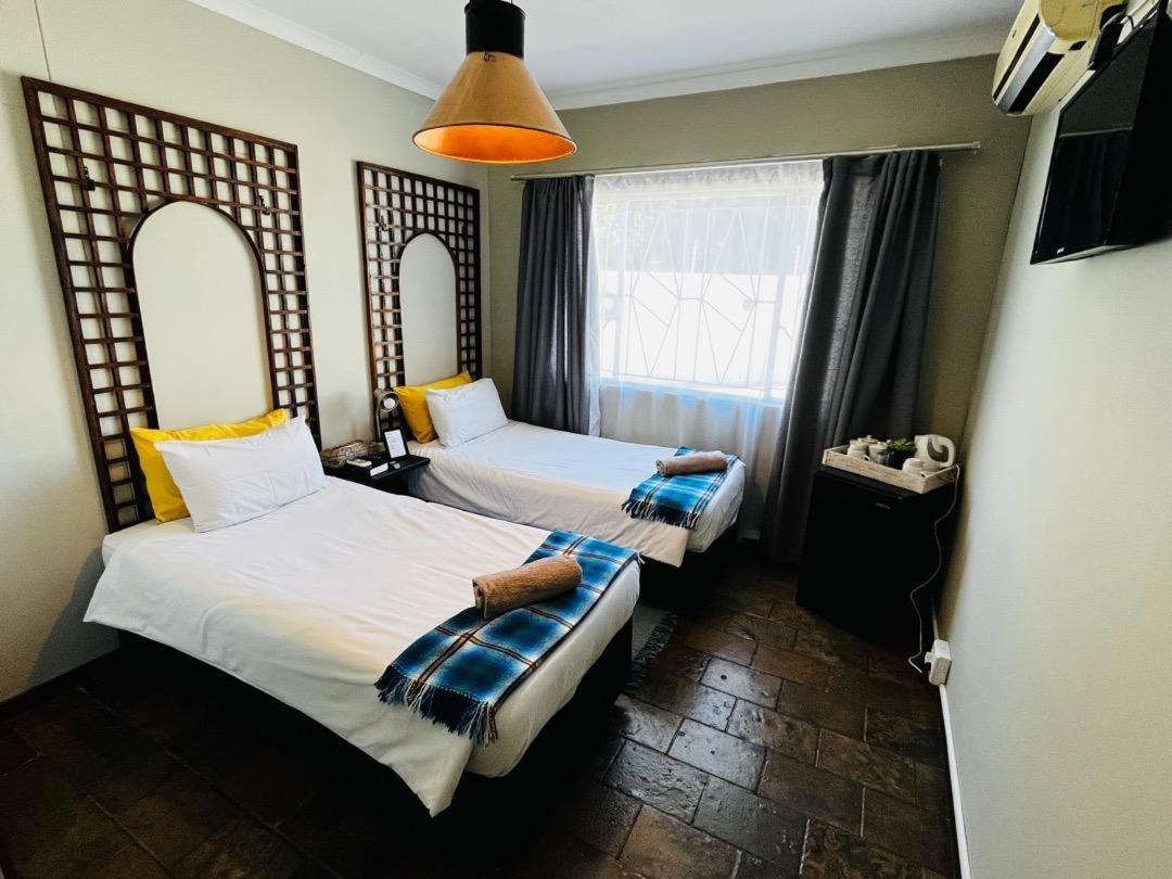 Chambre Double ou Lits Jumeaux avec Salle de Bains