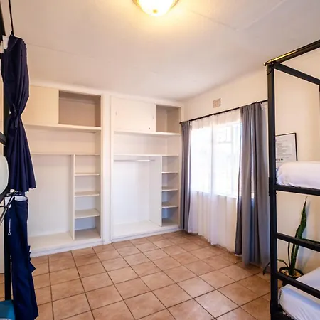 Kate'S Nest Guesthouse & Backpackers-3